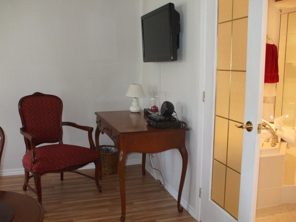 Cote St-Hermas Gite Au Vignoble Mirabel Room photo